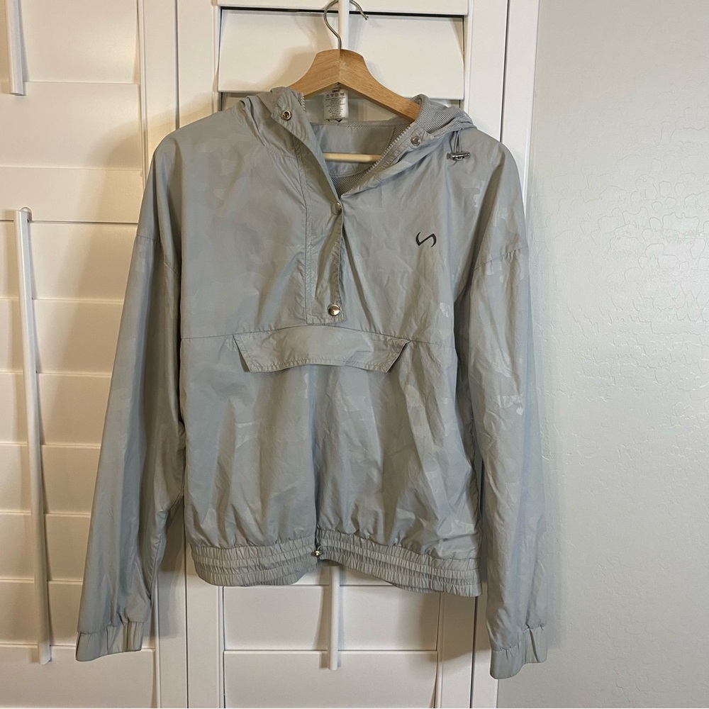 TLF Women’s Athletic Covert Camo Rain Zipper Hoodie gray size Small like new